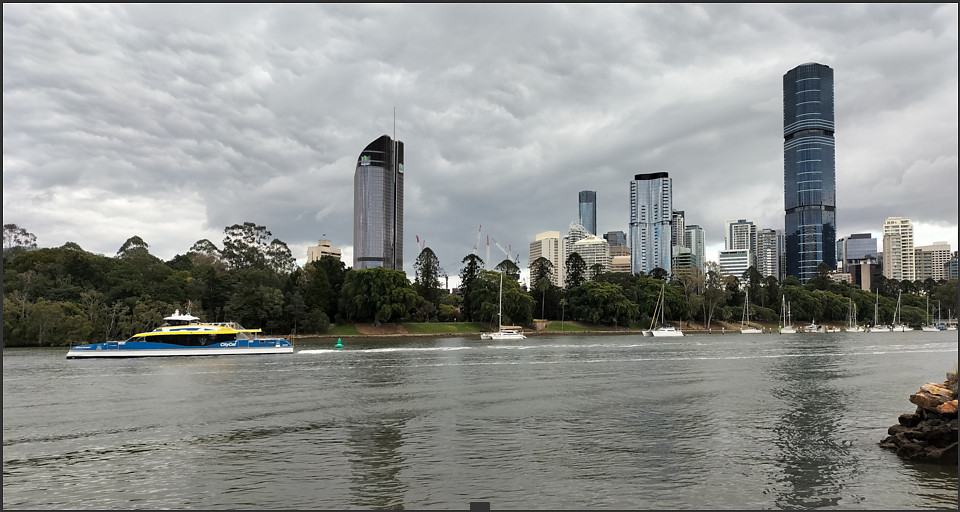 Brisbane CBD and Botanic Gardens beside the Brisbane River